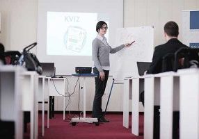 レクチャー会などで情報共有